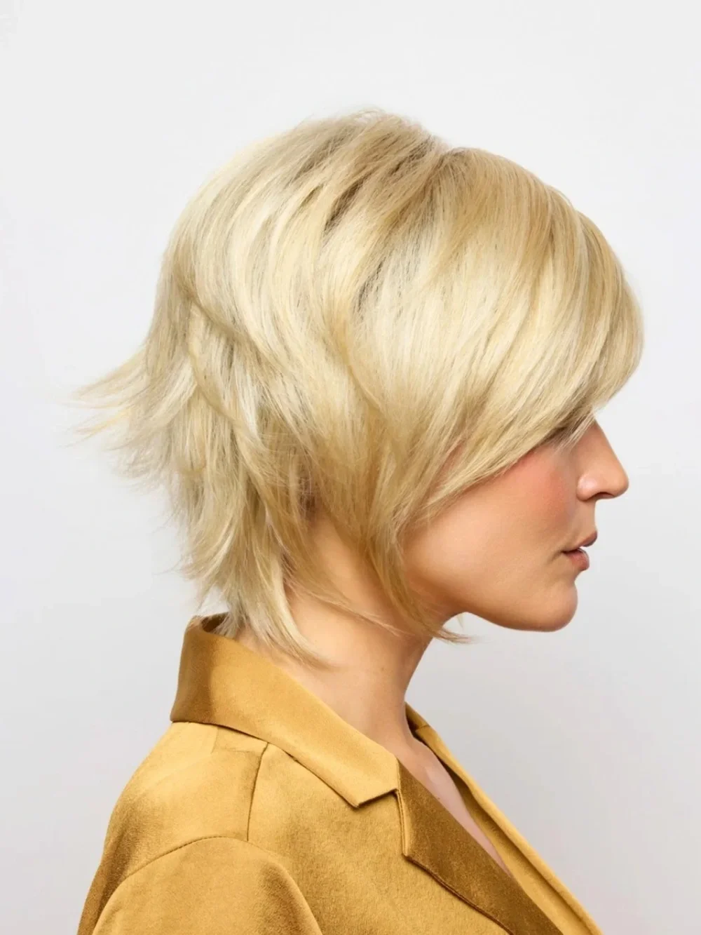 NORIKO REECE NWTS!! Short layered modern synthetic wig